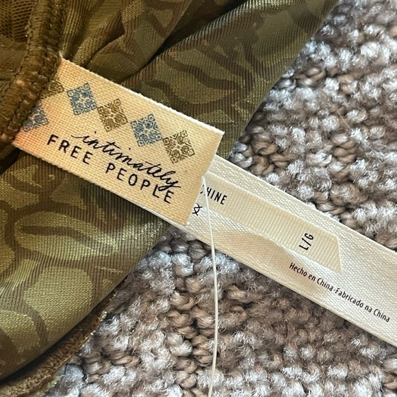 NWT Intimately Free People Carrie Flocked Floral Velvet Bralette, Olive Green, L - Picture 5 of 15